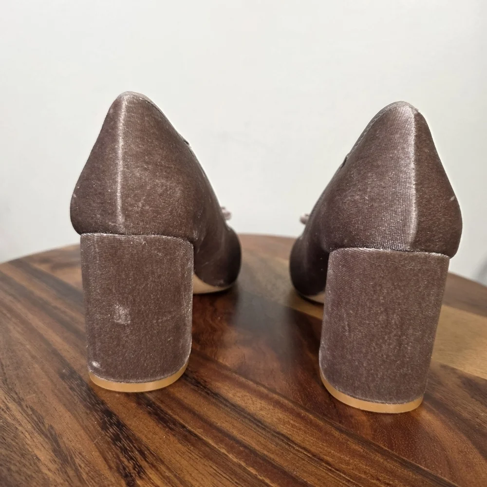 Beast Fashion Velvet Block Heel Pumps With Bow Size 8 Taupe
